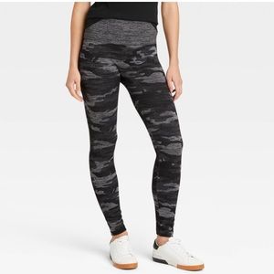 A new day NWT Women's Camo High Waist Seamless Cotton Blend Camo Leggings - S/M